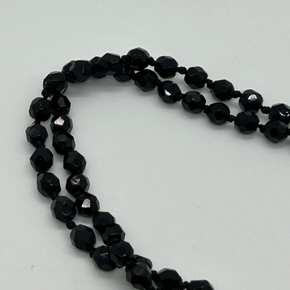 Vintage Glass Beaded Necklace Black Handknotted With Gold-Tone Oval Clasp 1950 - - Picture 12 of 13